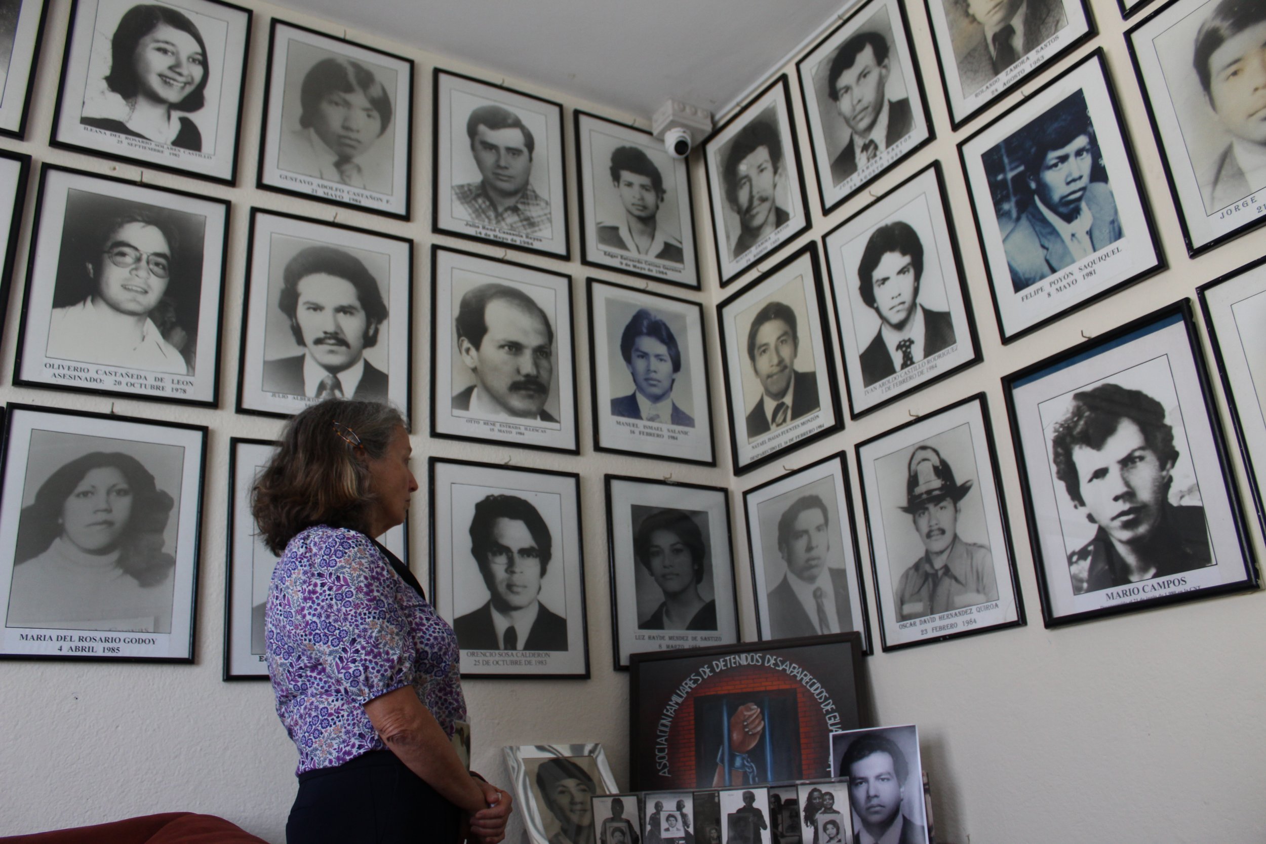  Podés cambiar este pie de foto. Jennifer Harbury en la sede de FAMDEGUA, en la ciudad de Guatemala. Foto Ana Alfaro 